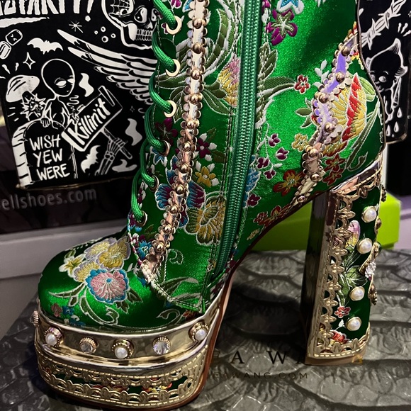 Beautiful, unique and trendy. Dress it up or down for a fun outfit. - Picture 5 of 6